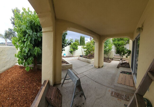 Building Photo - Contemporary Beautiful Spacious 4 bed 3 bath home