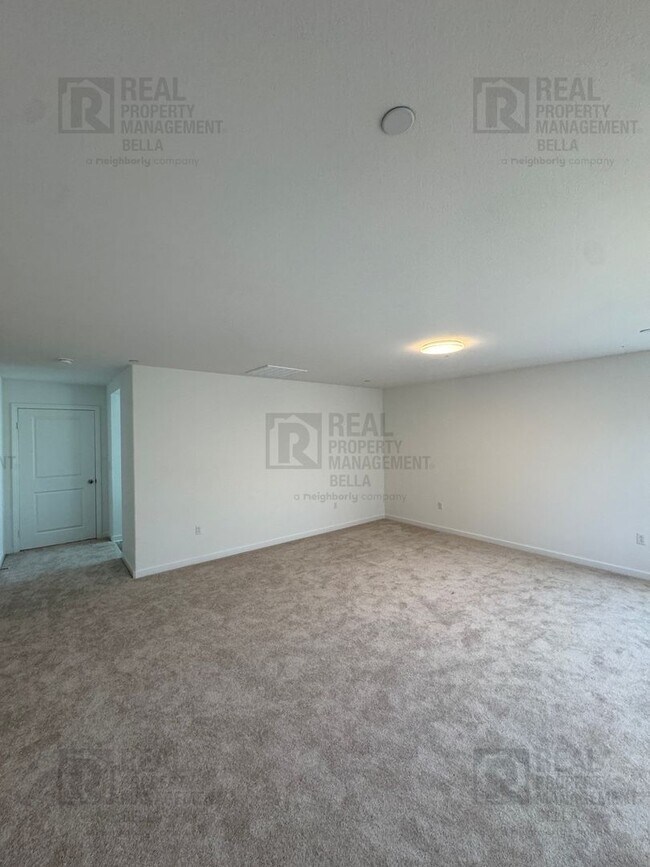 Building Photo - 30972 Lanark St