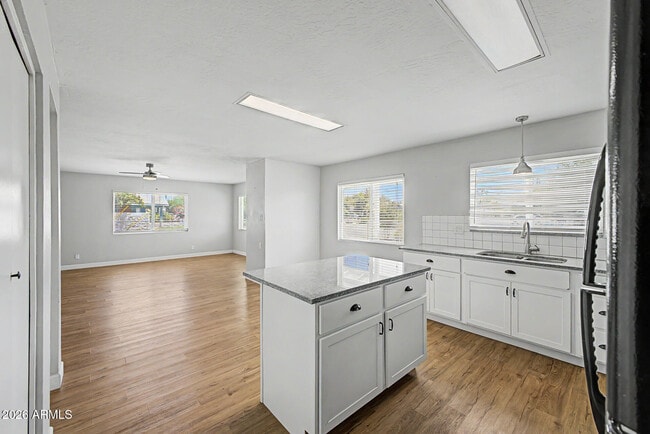 Building Photo - 5938 W Ocotillo Rd