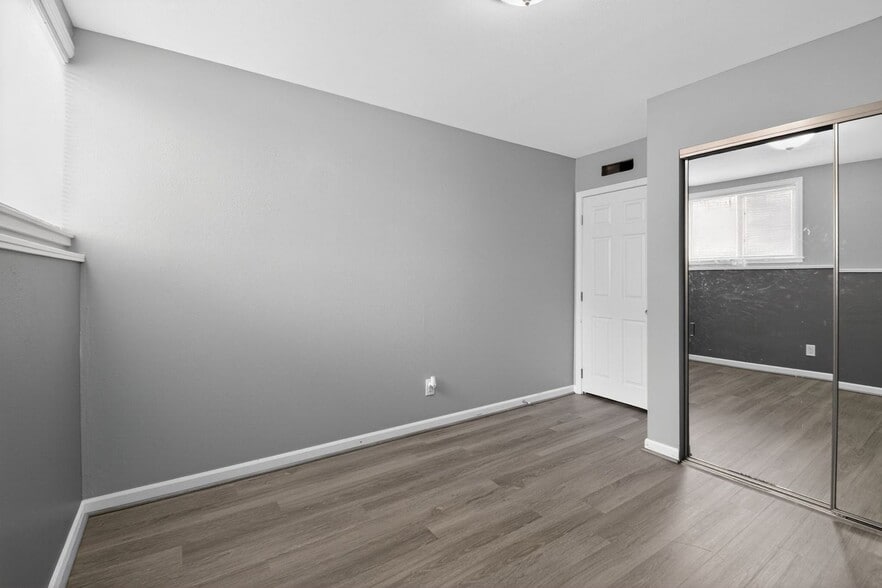 Building Photo - 3623 S Sheridan Blvd