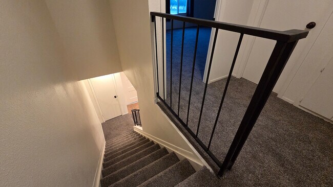 Building Photo - 6521 S La Corta Dr