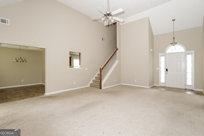 Building Photo - 135 Oak Meadows Dr