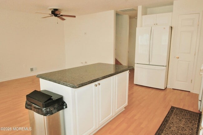 Building Photo - 574 Beachway Ave