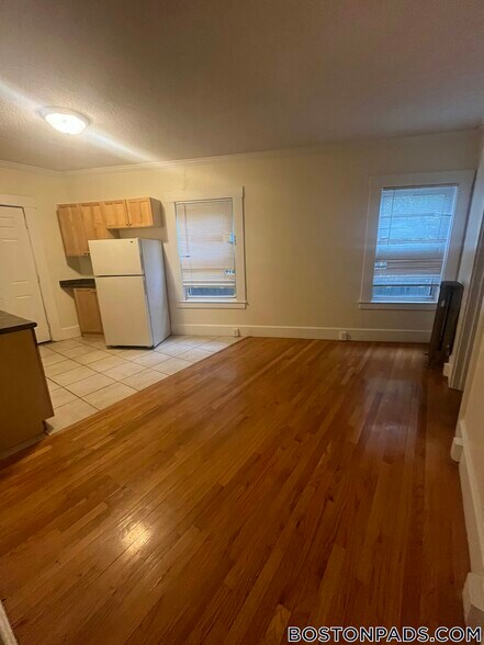 Building Photo - 27 Forest St