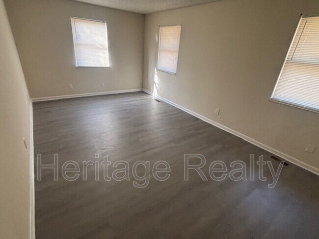 Building Photo - 1664 Laurans Ave