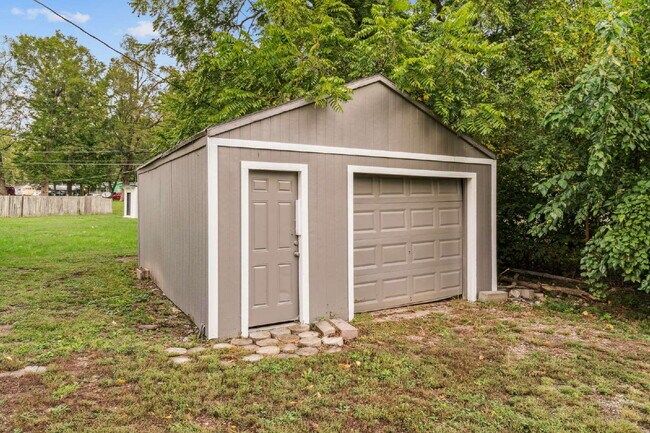 Building Photo - Charming 2 Bedroom, 2 Bath with Extra Loft Space Available Now!