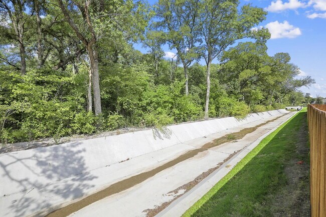 Building Photo - 1111 Birchwood Ln