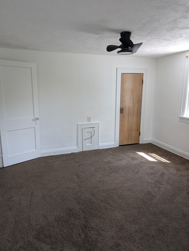 Building Photo - A charming 3-bedroom, 1-bathroom in Maple Heights