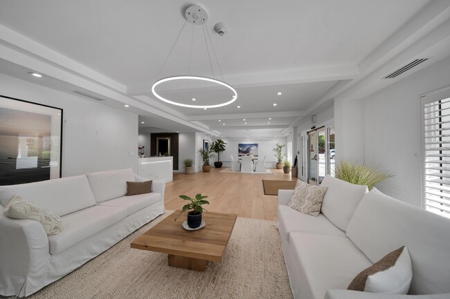 Building Photo - 2066 N Ocean Blvd