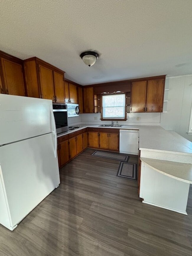 Building Photo - 123 Bear Creek Rd