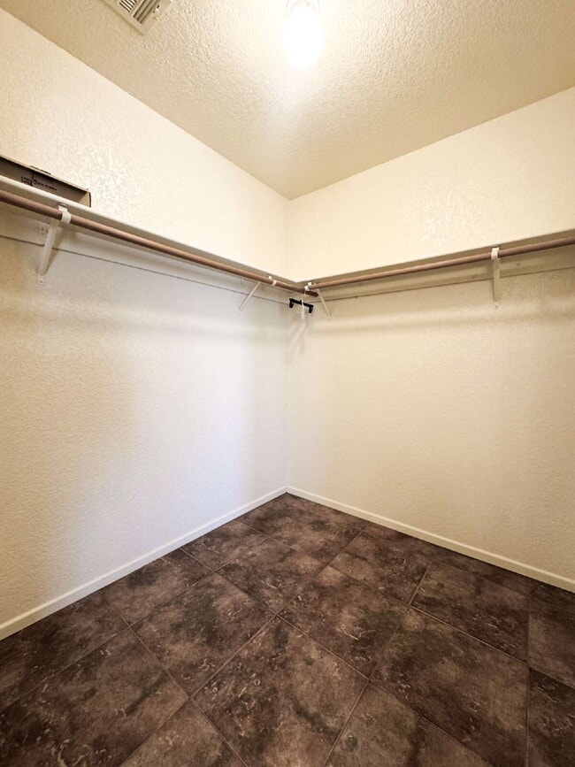 Building Photo - "Charming 3-Bed, 2-Bath Solar and Pool Home!"