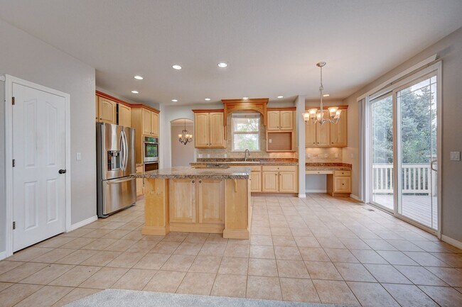 Building Photo - 5 bedroom, 4 1/2 bath, with 3 car garage in Cherry Creek School District