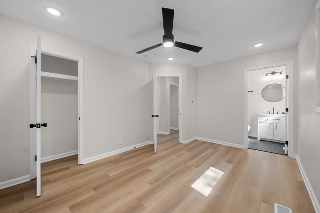 Building Photo - Close to Ft. Campbell! Renovated 3 Bed 2 Bath Home!