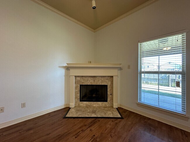 Building Photo - 612 Windbrook Ct