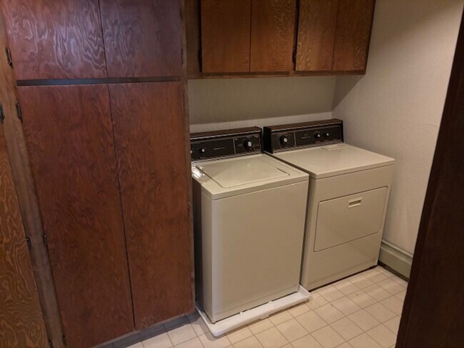 Building Photo - Value with lake view