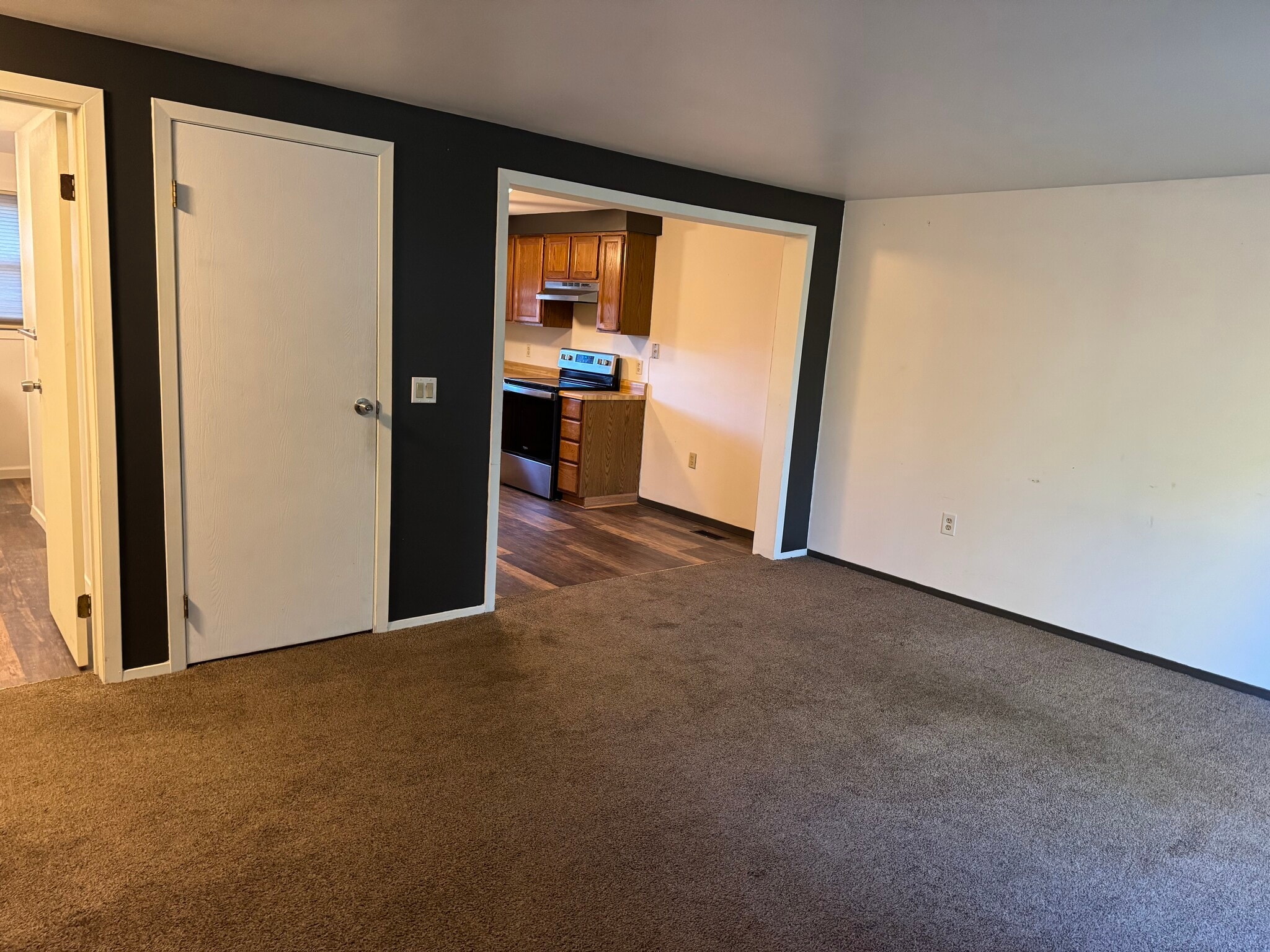 Building Photo - 1583 highland park dr