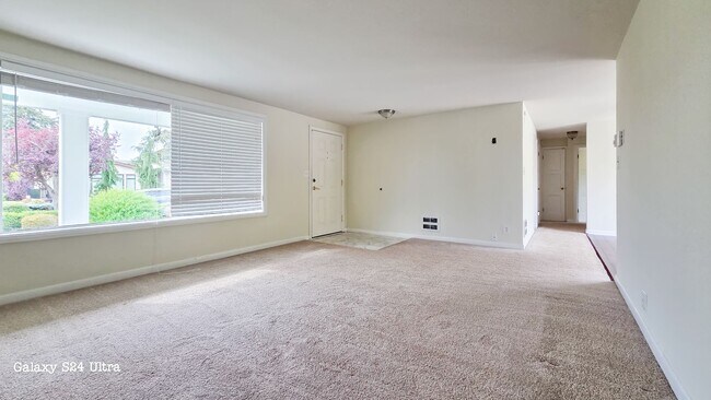 Building Photo - 1022 Sunset Way