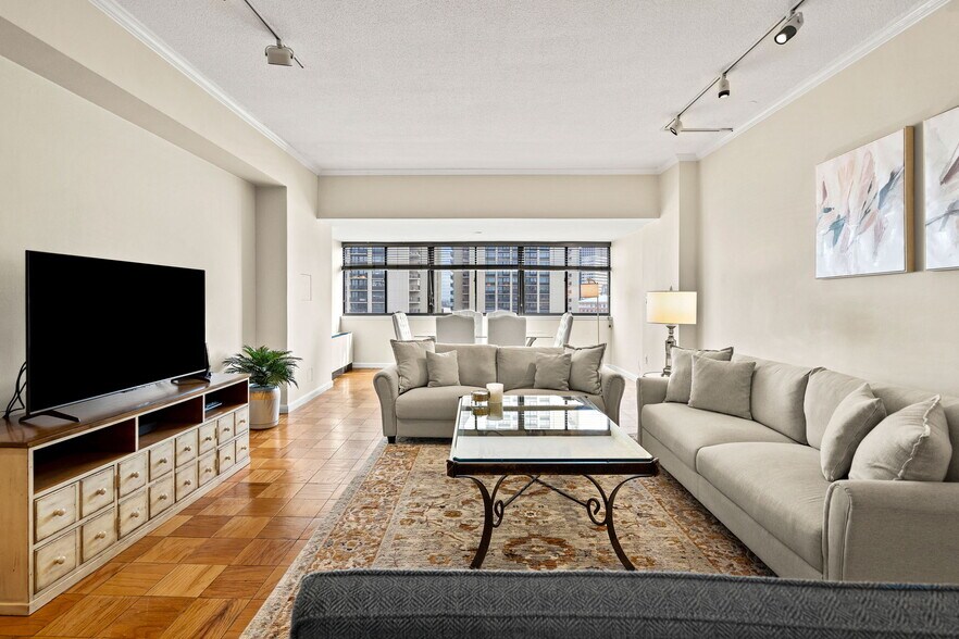 Building Photo - 2 Hawthorne Pl