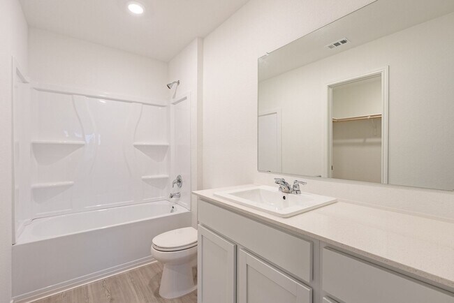 Building Photo - Stunning 3 bedroom, 2 bathroom home in Kyle!!!