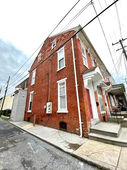 Building Photo - 1024 Lehman St