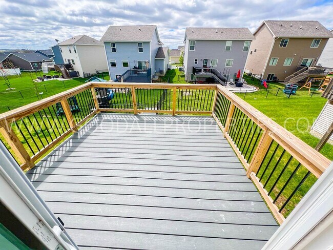 Building Photo - 4-Bedroom, 3.5-Bath Home with Walkout Finished Basement in Norwalk