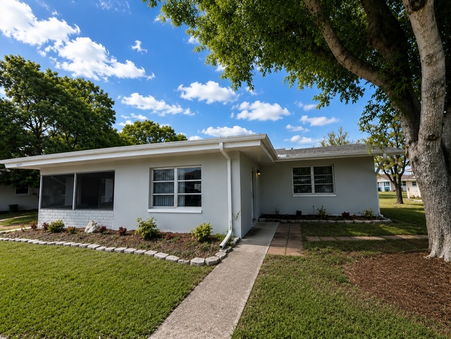 Building Photo - 2 bed 2 bath off Cape Parkway