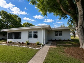 Building Photo - Cozy 2/2 Duplex