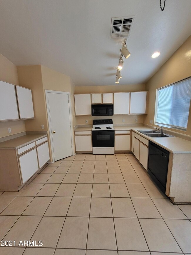 Building Photo - 11929 W Larkspur Rd