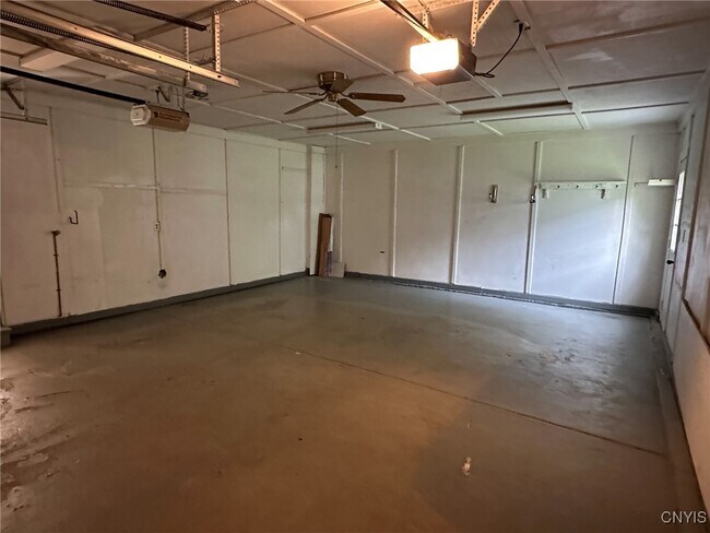 Building Photo - 6846 Crystalwood Dr
