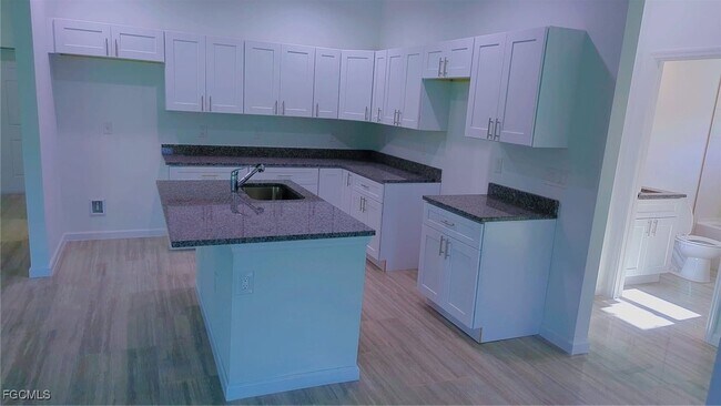Building Photo - 927 Bolivia Dr