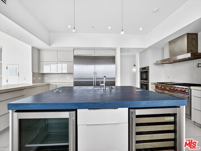 Building Photo - 770 Paseo Miramar