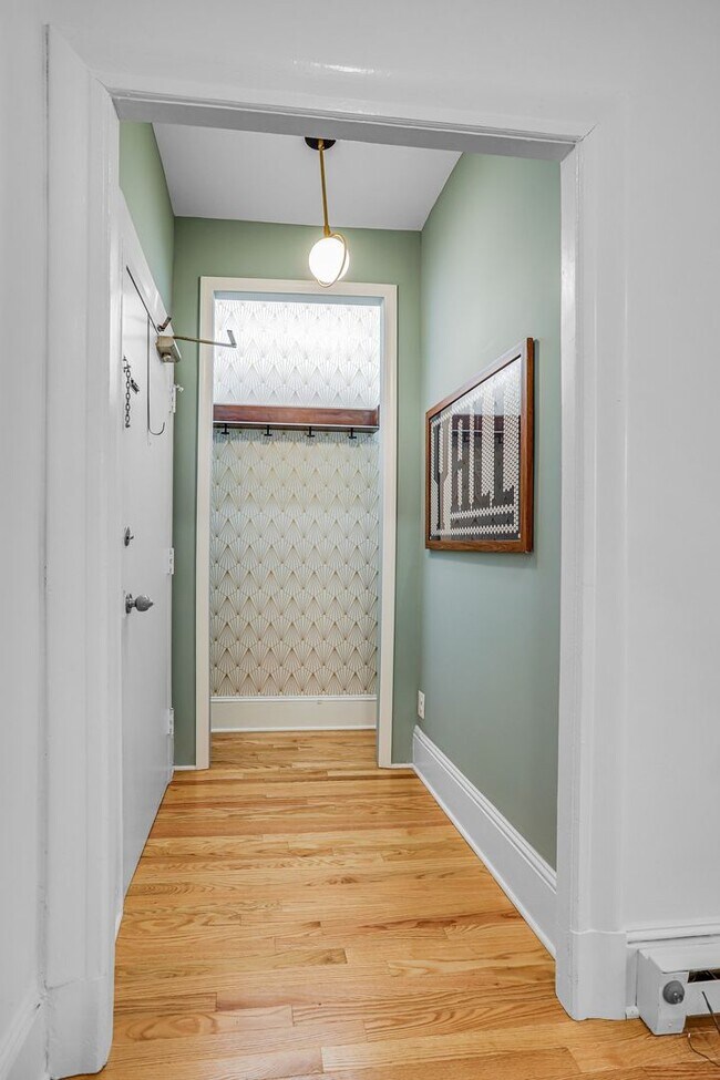 Building Photo - Mt. Pleasant Condo | 2 Bed | 2 Bath | 1,250 Sf