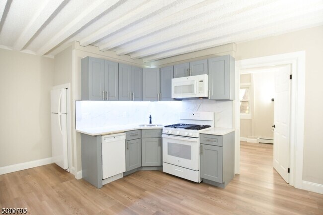 Building Photo - 285 Orchard Terrace