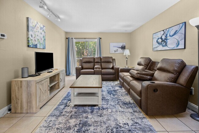 Building Photo - 1700 SW 16th Ct