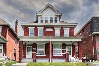 Building Photo - 2166-2168 Summit St