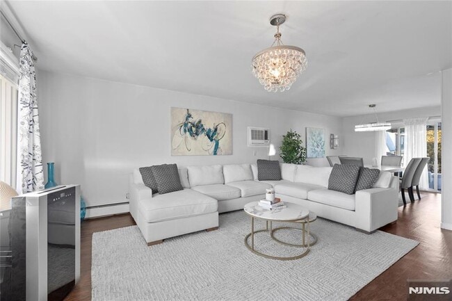 Building Photo - 557 Market St