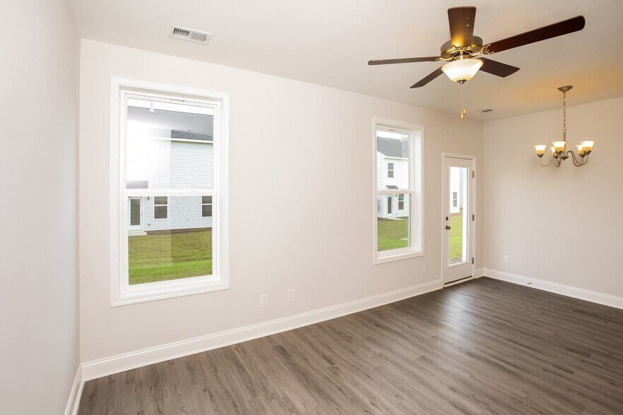 Building Photo - 405 Blue Robin Ln