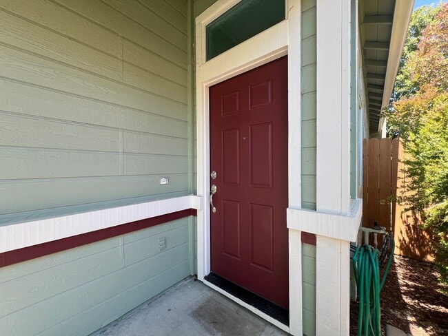 Building Photo - Laguna West 4 Bed, 2 Bath Home