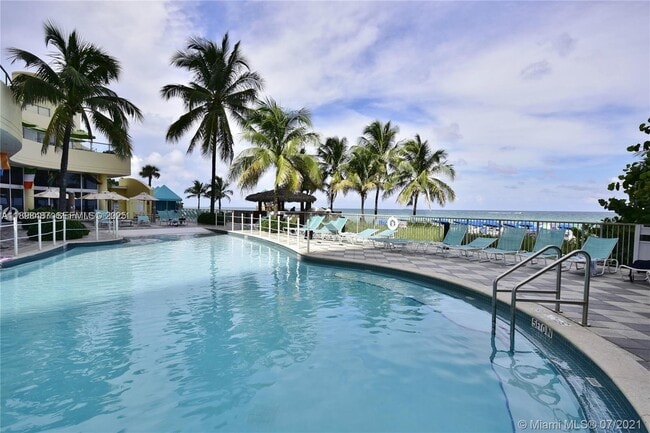 Building Photo - 17375 Collins Ave