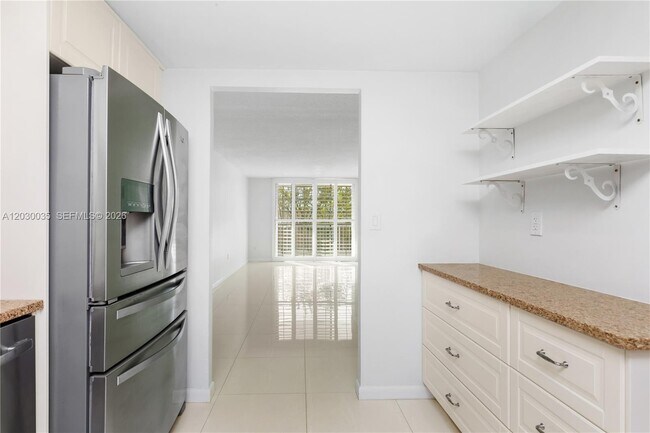 Building Photo - 210 Seaview Dr