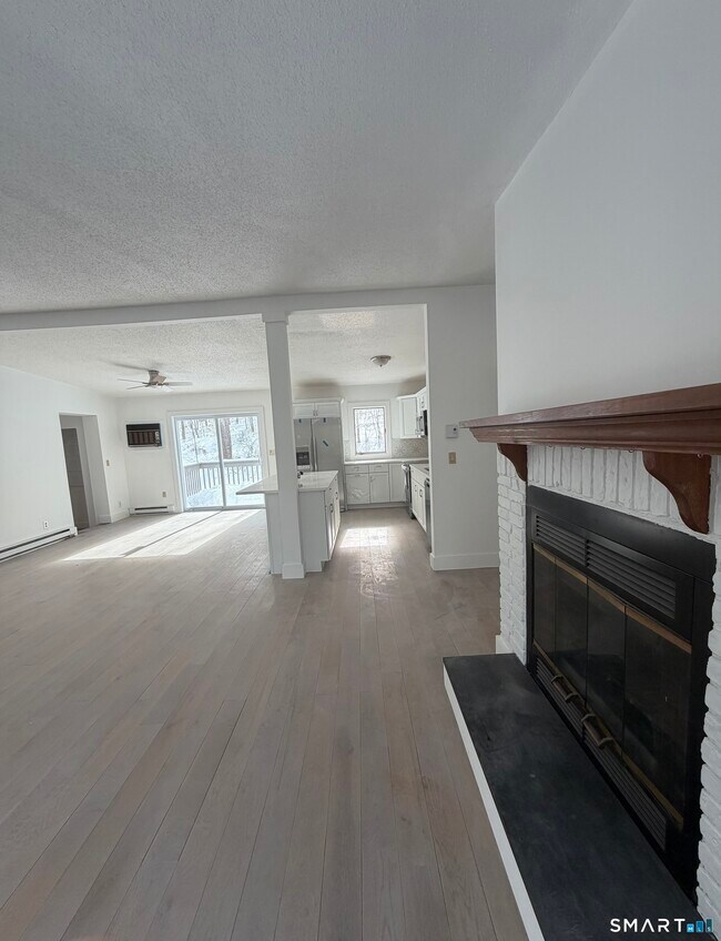 Building Photo - 410 Old Tolland Turnpike