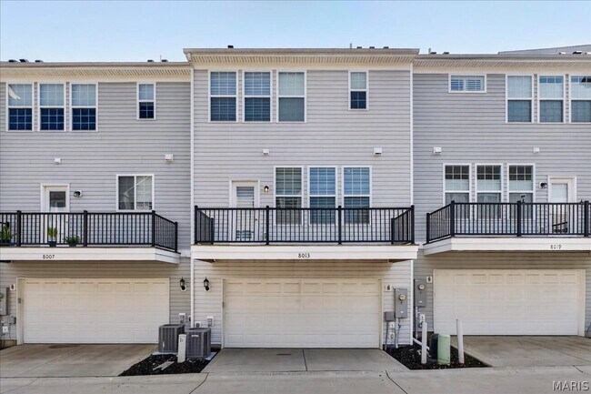 Building Photo - 8013 Central Park Dr