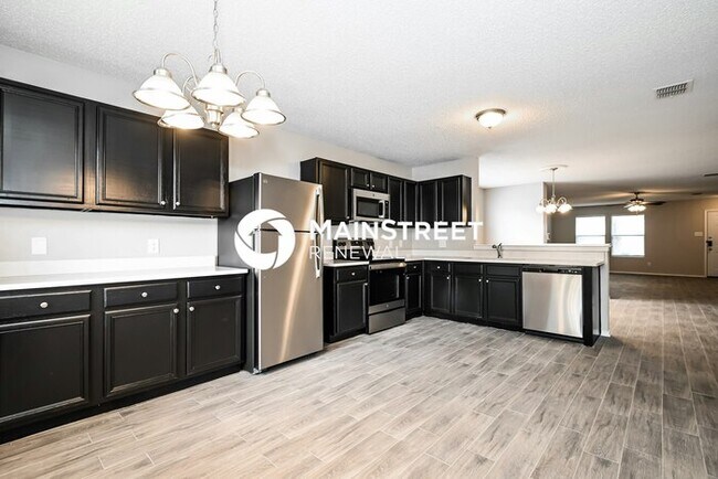 Building Photo - 3 Bedroom Pet-Friendly Home in Grand Prairie, TX with Main Street Renewal