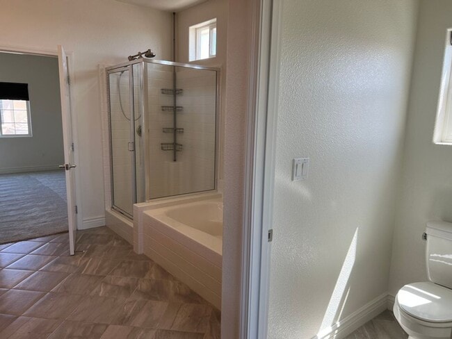 Building Photo - Like New Spacious Home in Gated Community