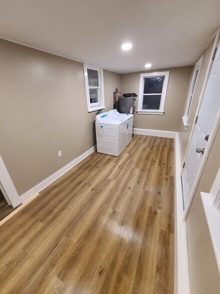 Building Photo - 130 Woodlawn Ave