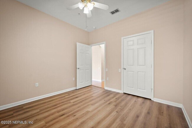 Building Photo - 7990 Baymeadows Cir E