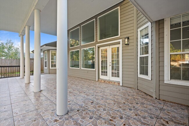 Building Photo - 32726 Riverwood Dr