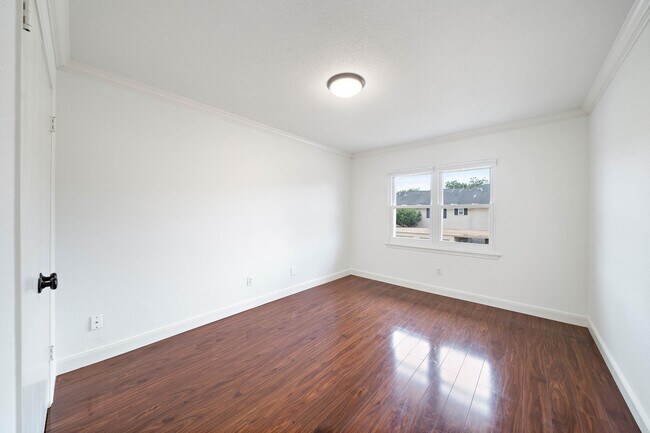 Building Photo - 6434 Burgoyne Rd