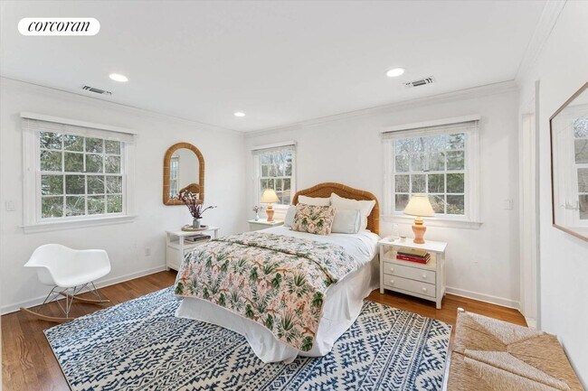 Building Photo - 44 Midhampton Ave