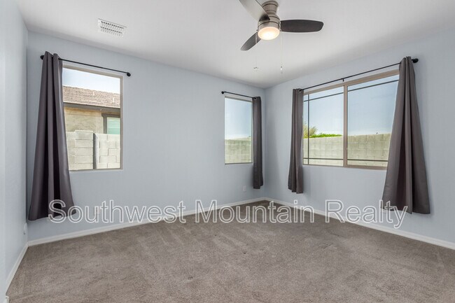 Building Photo - 2753 S 85th Way